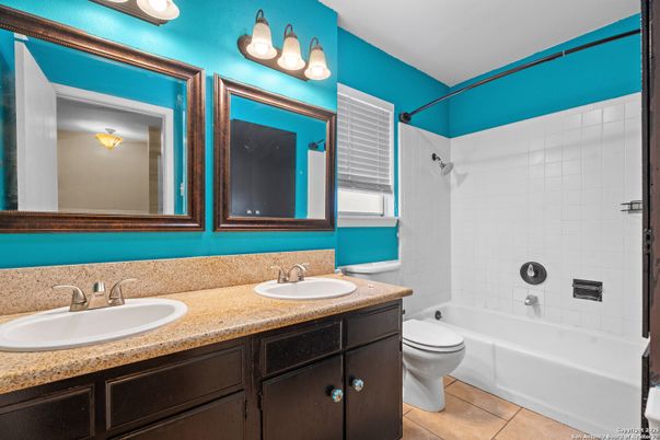 Bathroom, Dual Sink Vanities, Interior