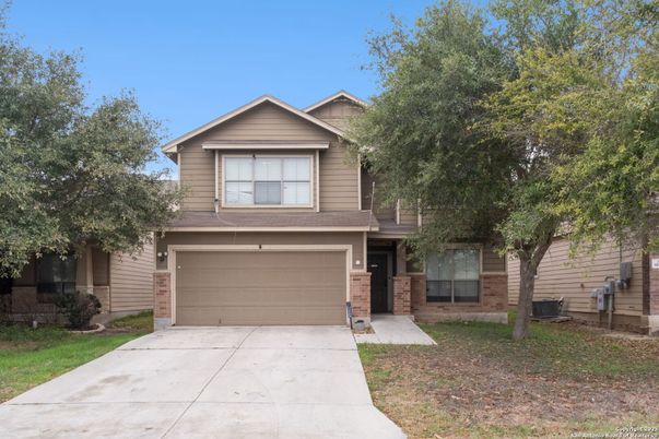 Attached, Exterior, Facade, American Craftsman