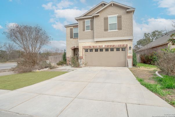 Attached, Exterior, Facade, American Craftsman