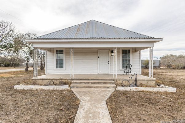 Backyard, Exterior, Facade, Ranch