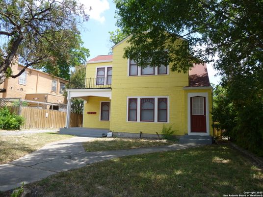 Exterior, Facade, Farmhouse