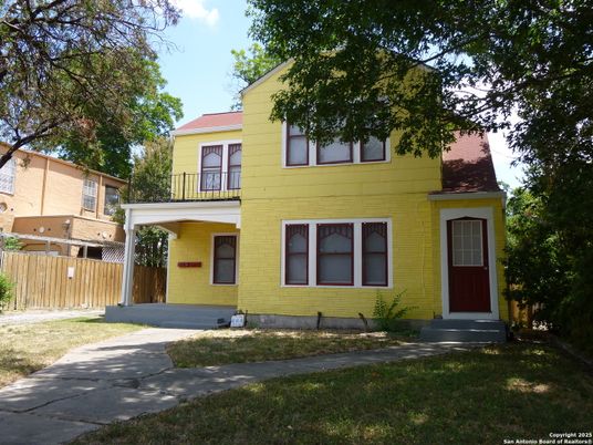 Exterior, Facade, Farmhouse