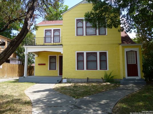 Exterior, Facade, Farmhouse