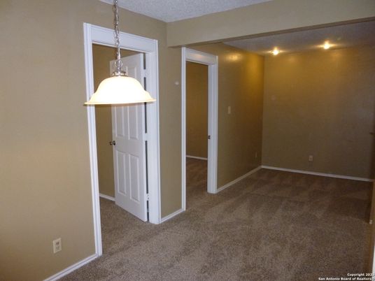 Empty room, Interior, Pendant Lights