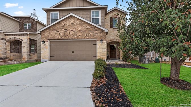 Attached, Exterior, Facade, Brick Traditional