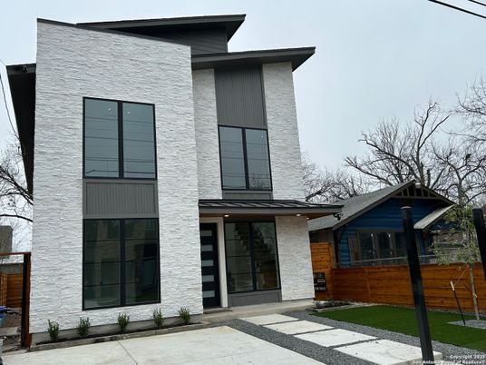 Exterior, Facade, Modern
