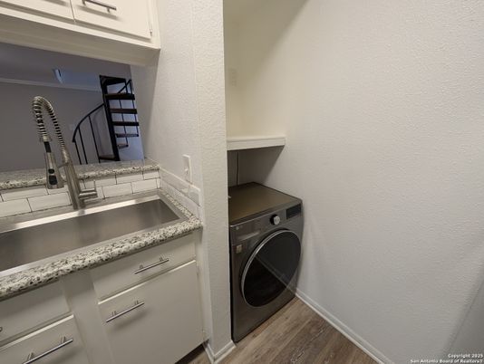 Interior, Washer, Wood Texture Flooring