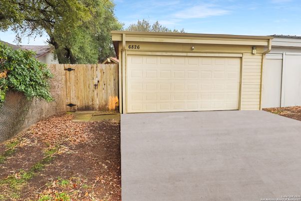 Detached Garage, Exterior