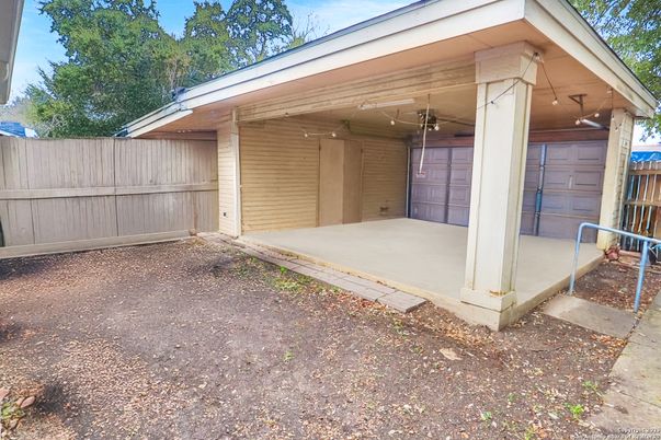 Detached Garage, Exterior