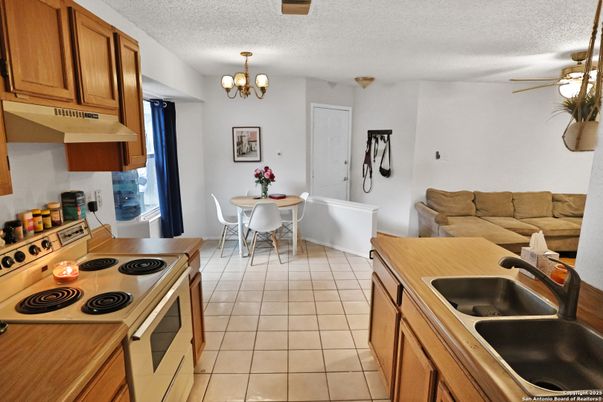 Chandelier, Dining room, Interior, Kitchen, Living room