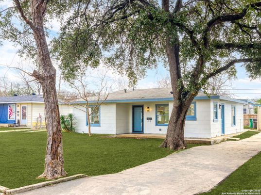 Backyard, Exterior, Facade, Ranch