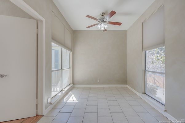 Empty room, Interior