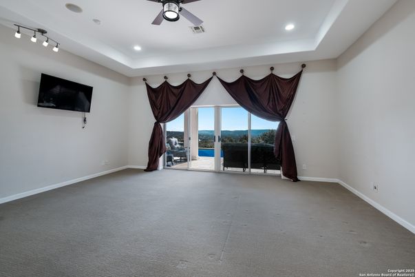 Empty room, Interior, Recessed Lighting