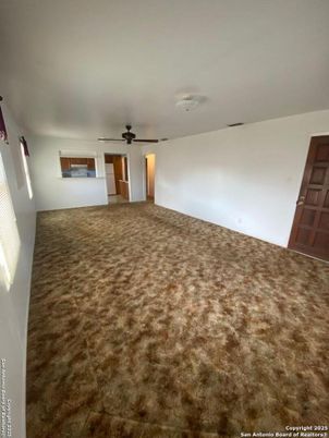 Empty room, Interior