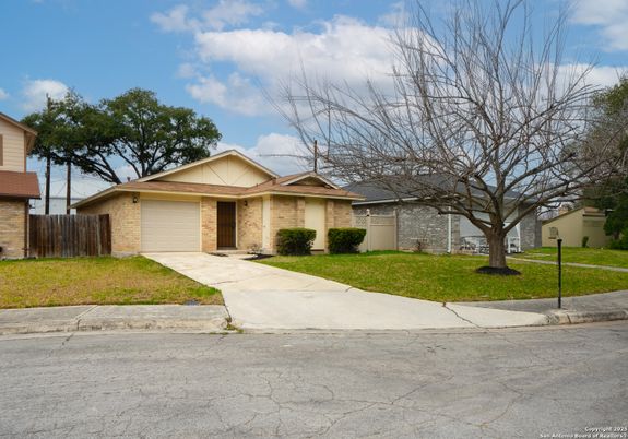 Attached, Exterior, Facade, Brick Facade, Ranch