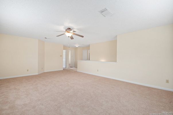 Empty room, Interior