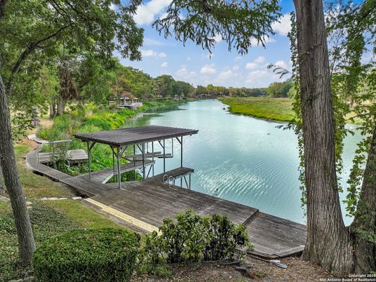 Exterior, Lake