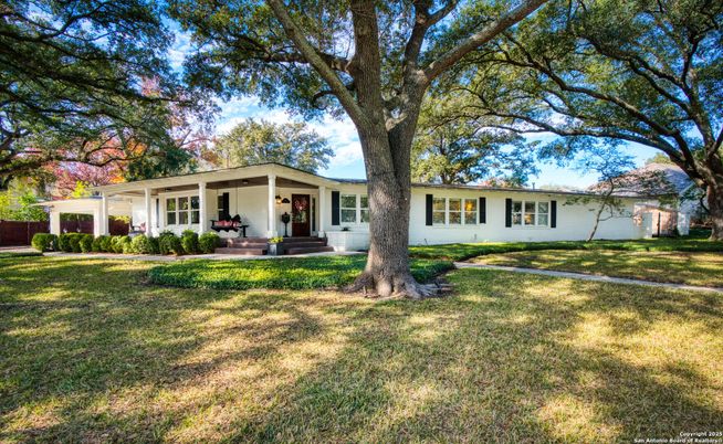 Backyard, Exterior, Facade, Ranch