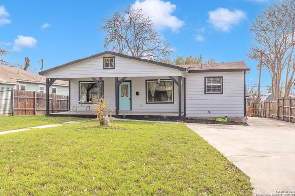 Backyard, Exterior, Facade, Ranch