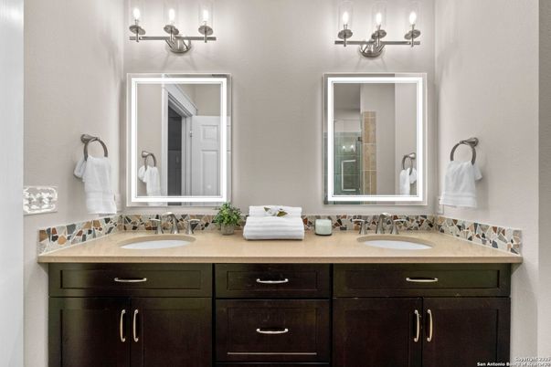 Bathroom, Dual Sink Vanities, Interior