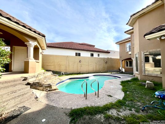 Exterior, Pool