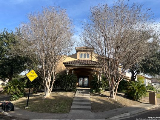 Exterior, Facade, Mediterranean