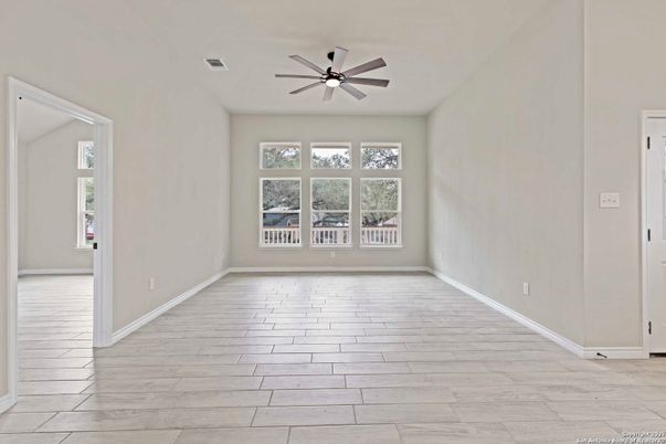Empty room, Interior