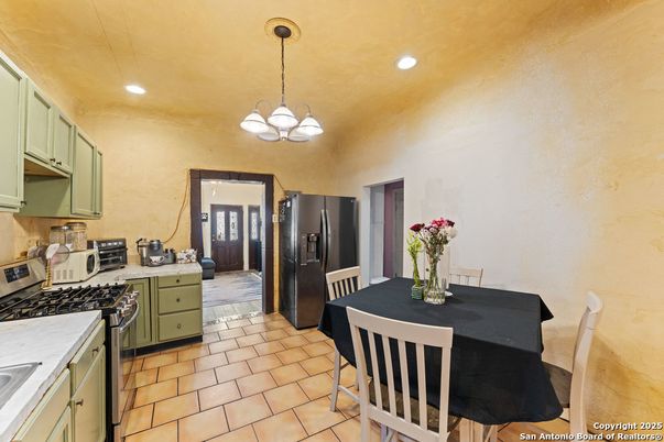 Dining room, Interior, Kitchen, Pendant Lights, Recessed Lighting, Stainless Steel Appliances