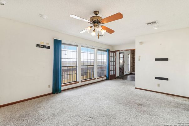 Empty room, Interior