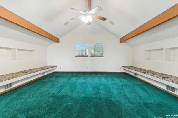 Empty room, Interior, Wooden Beams