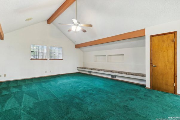 Empty room, Interior, Wooden Beams