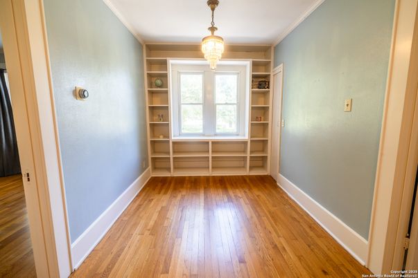 Chandelier, Empty room, Interior, Wood Texture Flooring