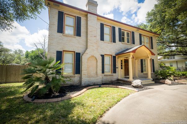 Exterior, Facade, Georgian