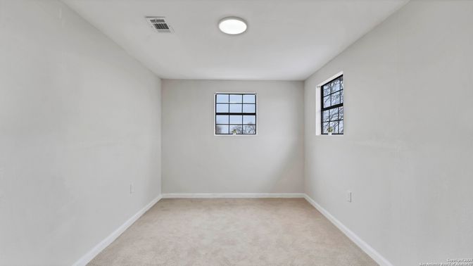 Empty room, Interior