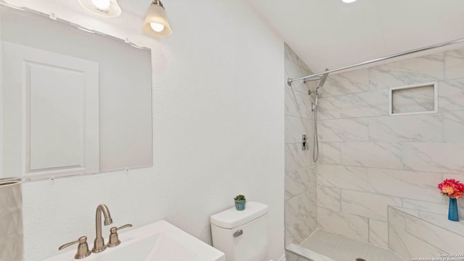 Bathroom, Interior, Marble Walls, Recessed Lighting