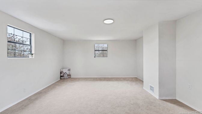 Empty room, Interior