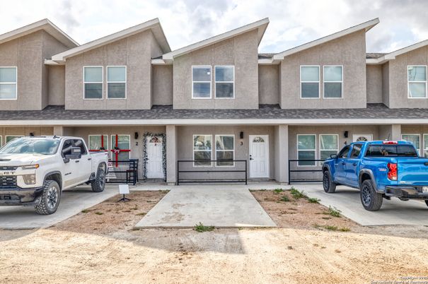 Exterior, Facade, Rowhouse