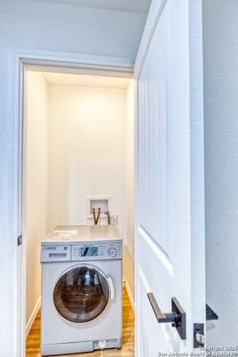 Interior, Utility Closets, Washer, Wood Texture Flooring