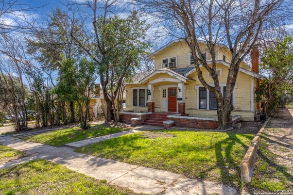 Backyard, Exterior, Facade, Queen Anne Victorian