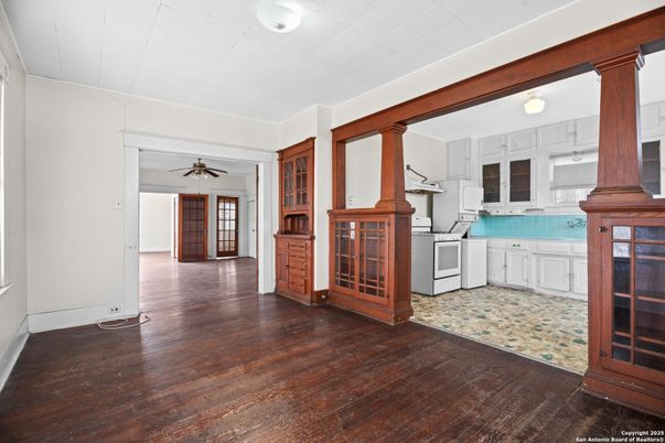 Empty room, Interior, Washer, Wood Texture Flooring