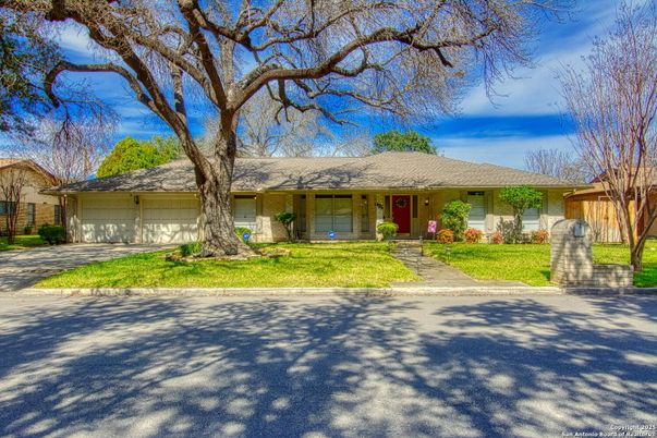 Attached, Exterior, Facade, Ranch