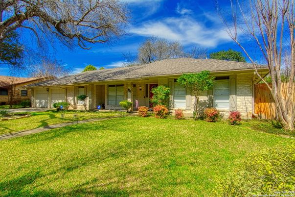 Attached, Exterior, Facade, Brick Facade, Ranch