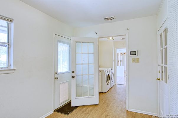 Interior, Utility Closets, Washer, Wood Texture Flooring