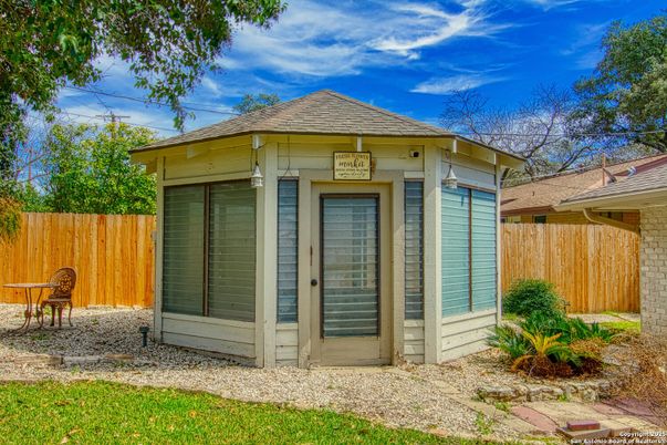 Detached Garage, Exterior