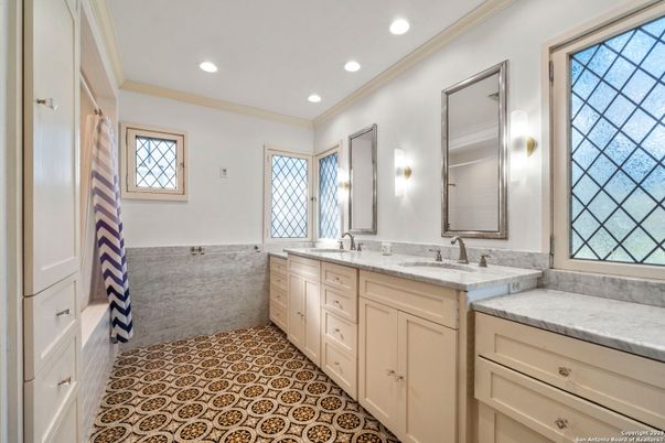 Bathroom, Dual Sink Vanities, Interior, Recessed Lighting