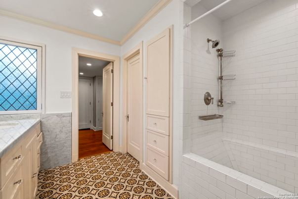 Bathroom, Interior, Recessed Lighting, Wood Texture Flooring