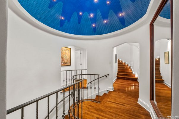 Interior, Pendant Lights, Wood Texture Flooring