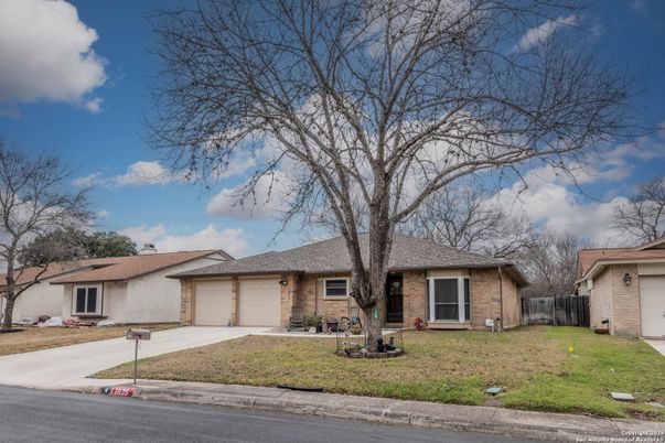 Attached, Exterior, Facade, Brick Facade, Ranch