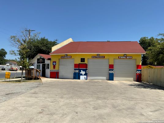 Detached Garage, Exterior