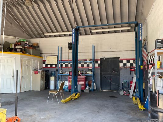 Garage, Interior